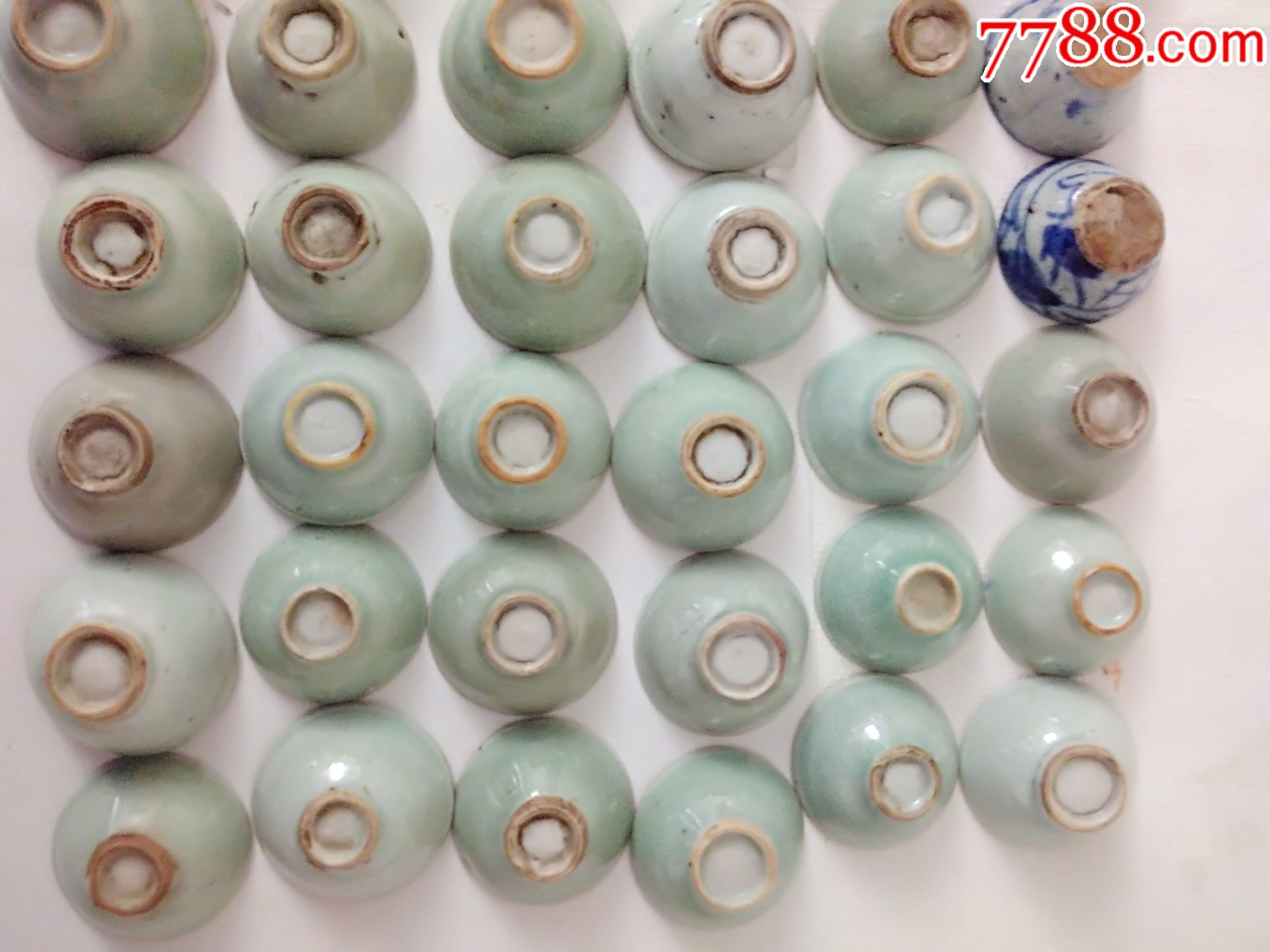 635全品清代小酒杯40个(33个豆青,2个青花,5个粉彩)