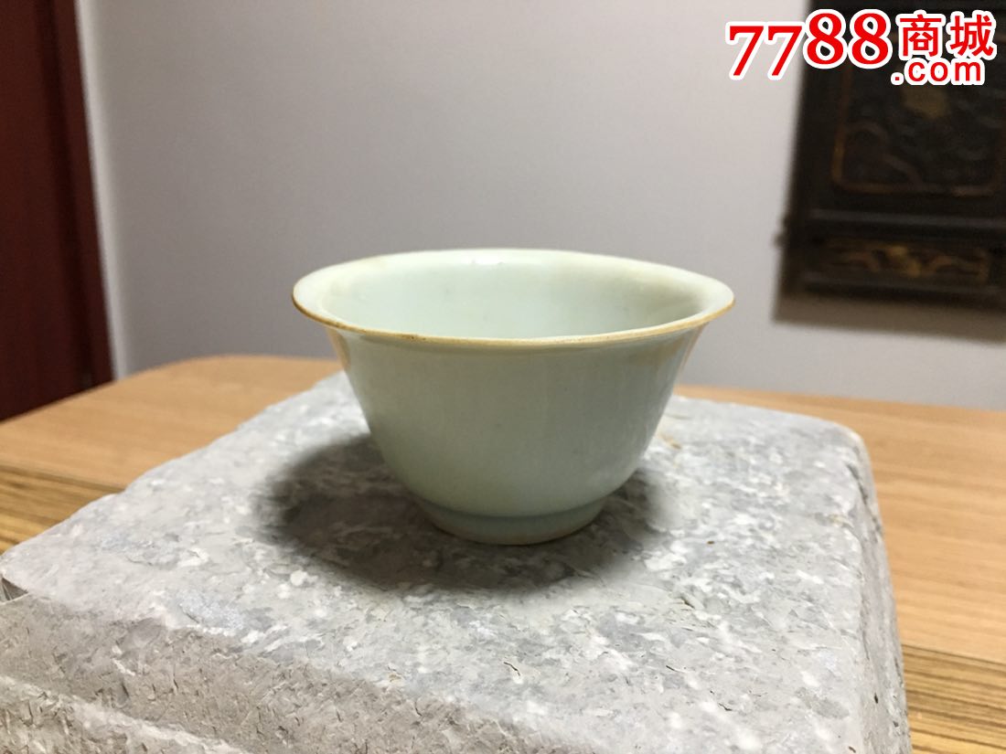 明代白釉闪青压手杯小茶杯