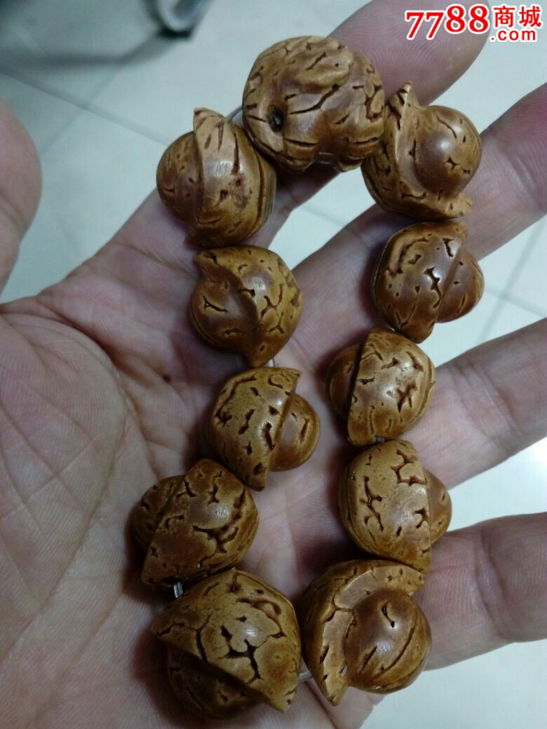 大桃核雕刻元宝手串