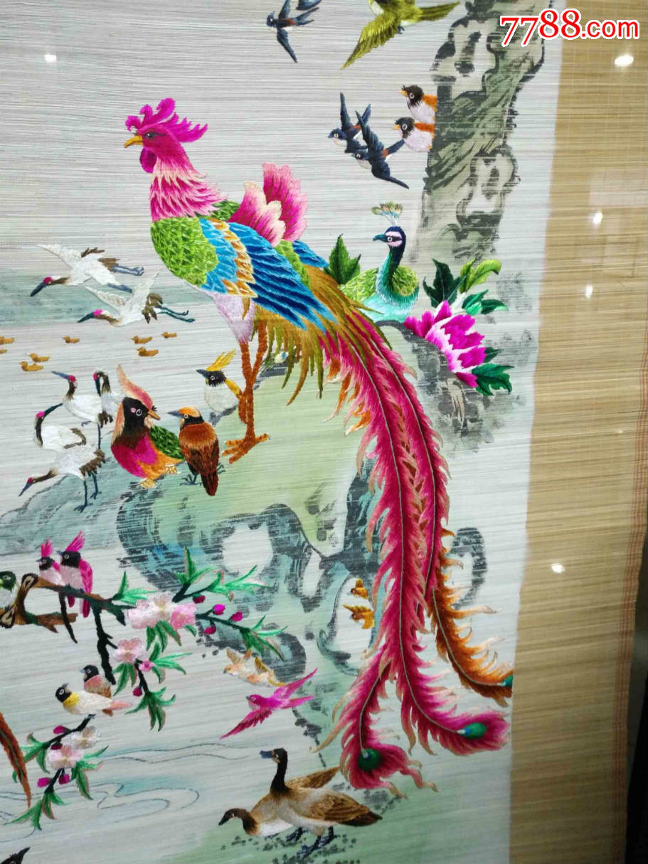 大幅百鸟朝凤,粗线绣在细竹丝上,精美大气