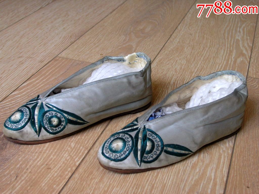 刺绣收藏170506-民国青缎面手工绣花皮底三寸金莲绣花鞋18.5cm