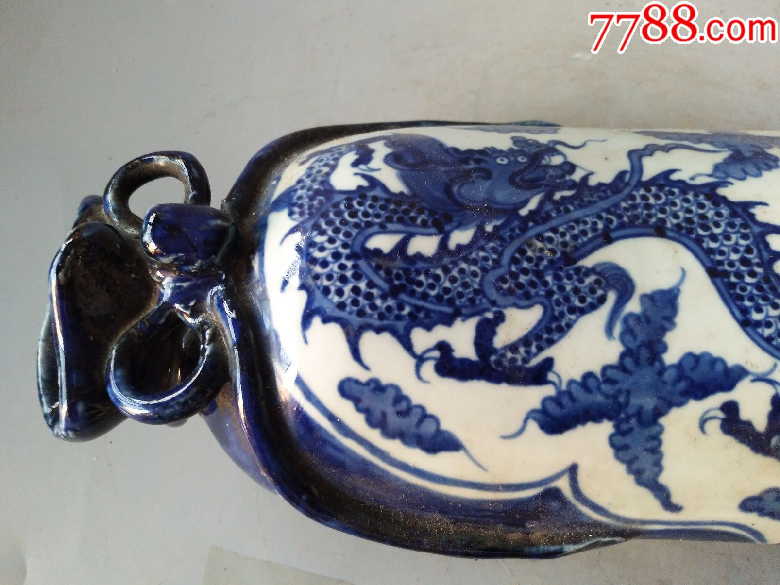 青花龙纹瓷枕