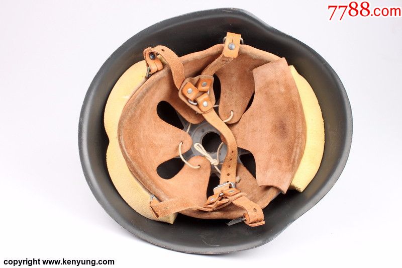 东德M56钢盔+阅兵灰罩