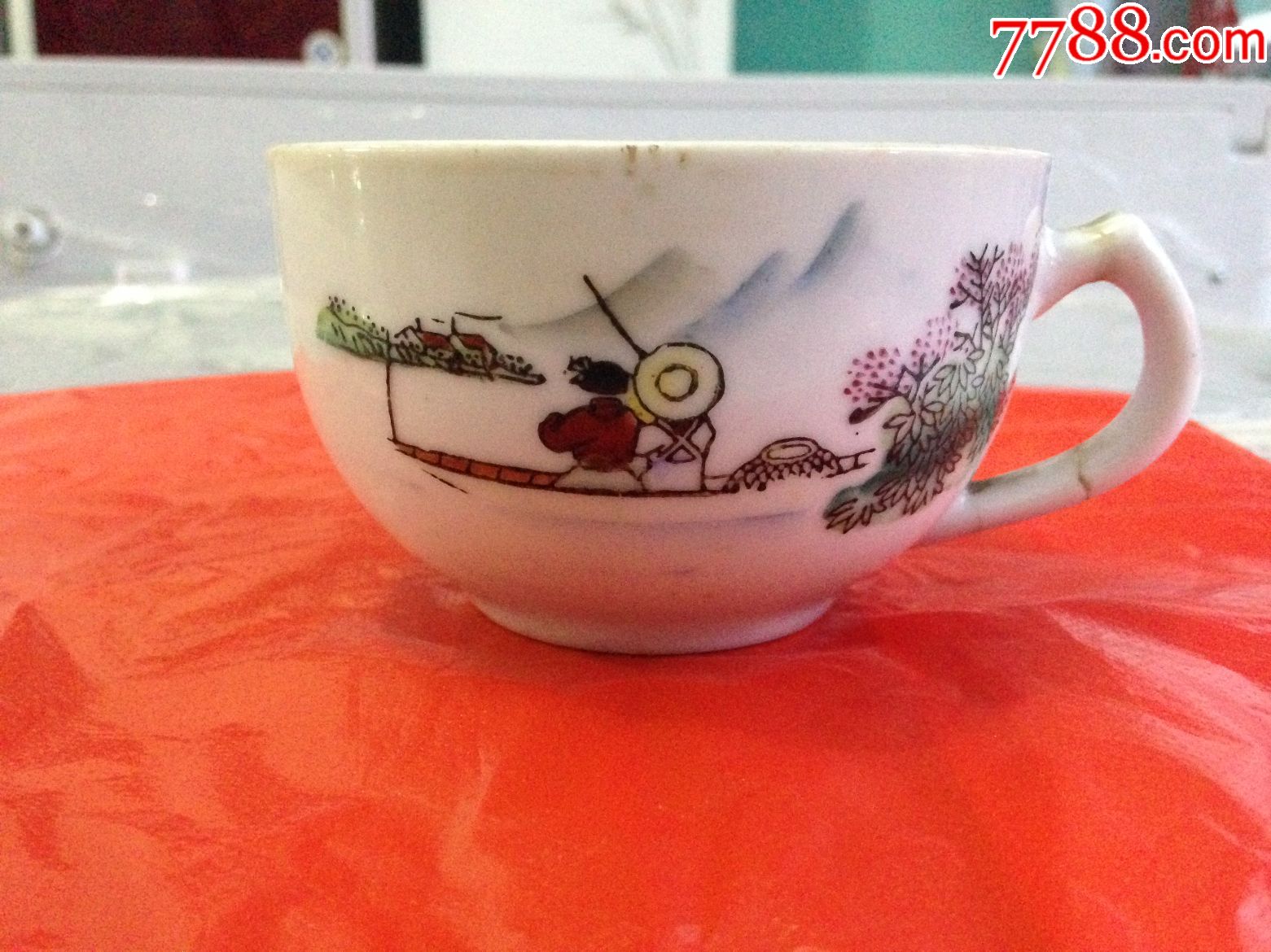 红色官窑醴陵瓷.文革人物杯一对.只卖一个的价.