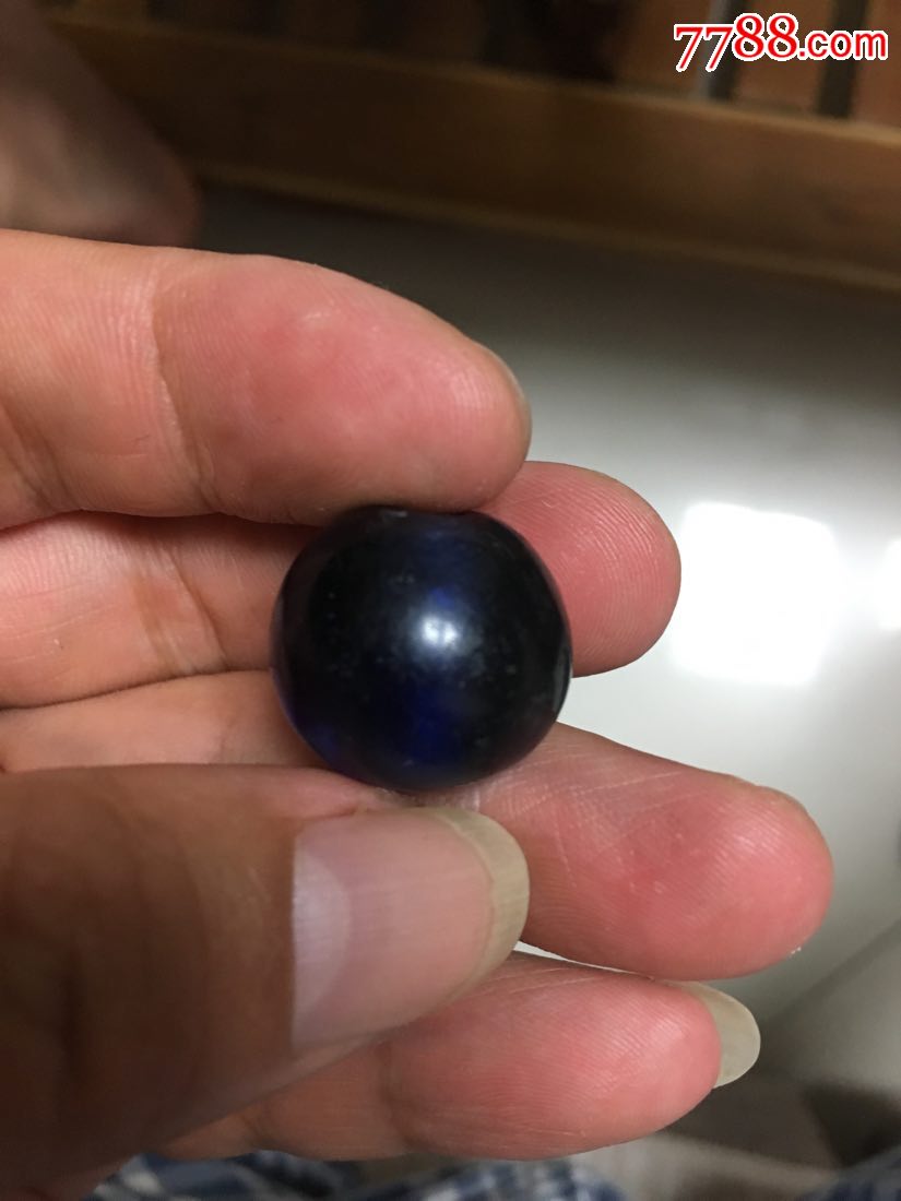 直径2公与的蓝色老琉璃珠子一个