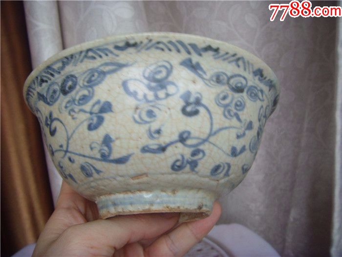 明代哥釉青花花卉碗