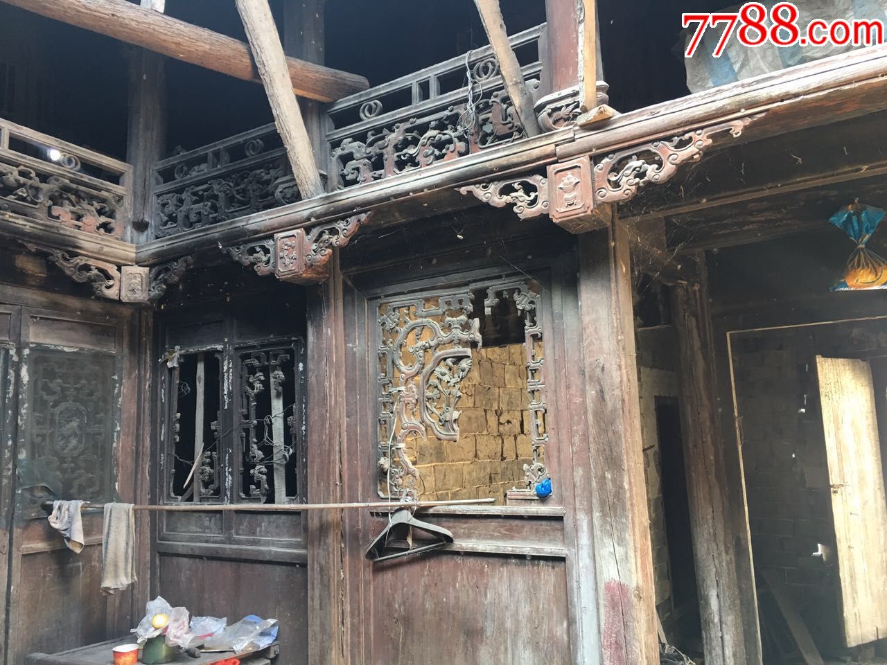 出售250年清朝乾隆期间建的老地主房子上的雕塑雕花