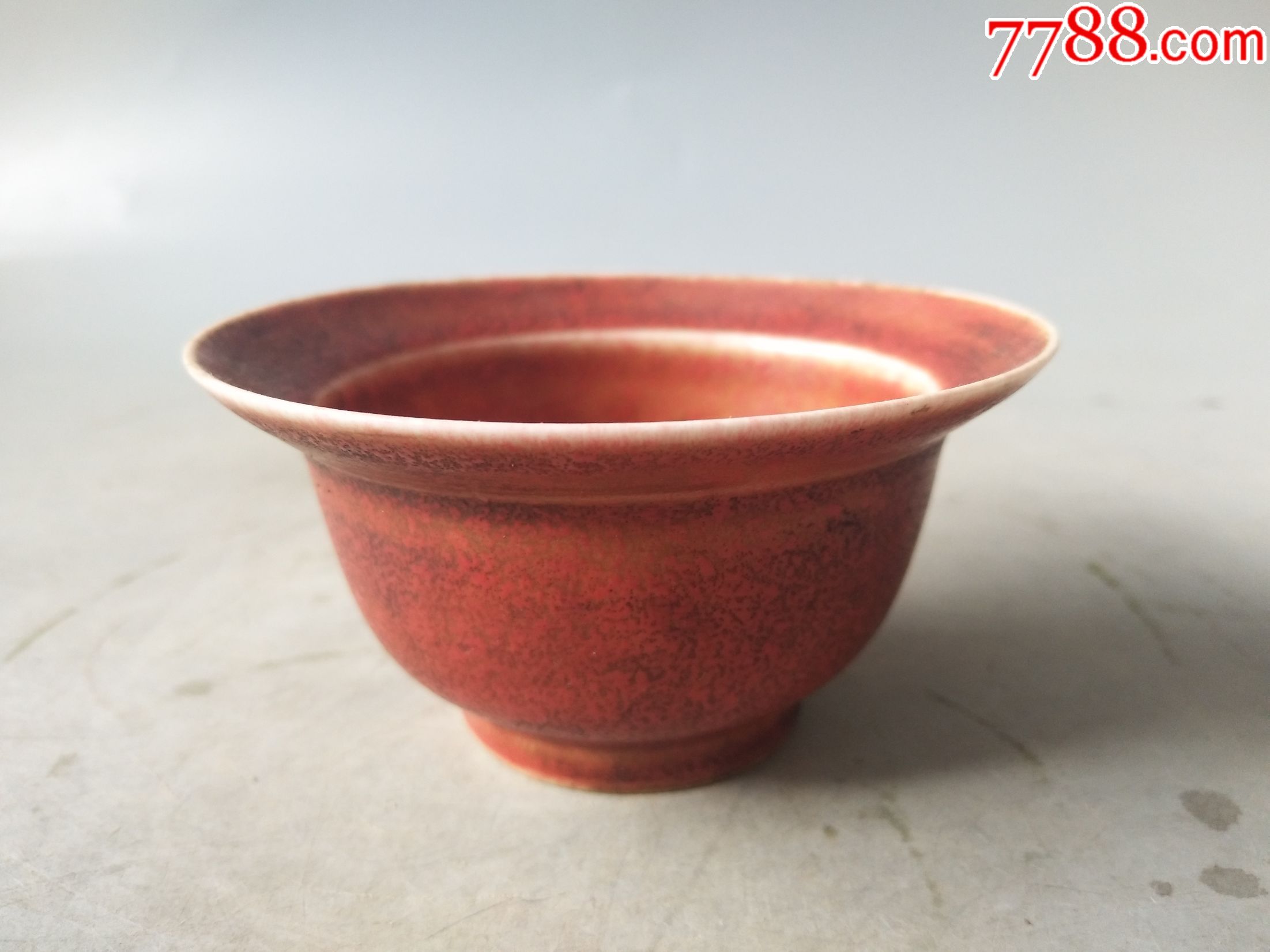 釉里红瓷碗