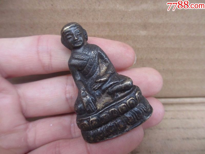 清代实心小铜佛像