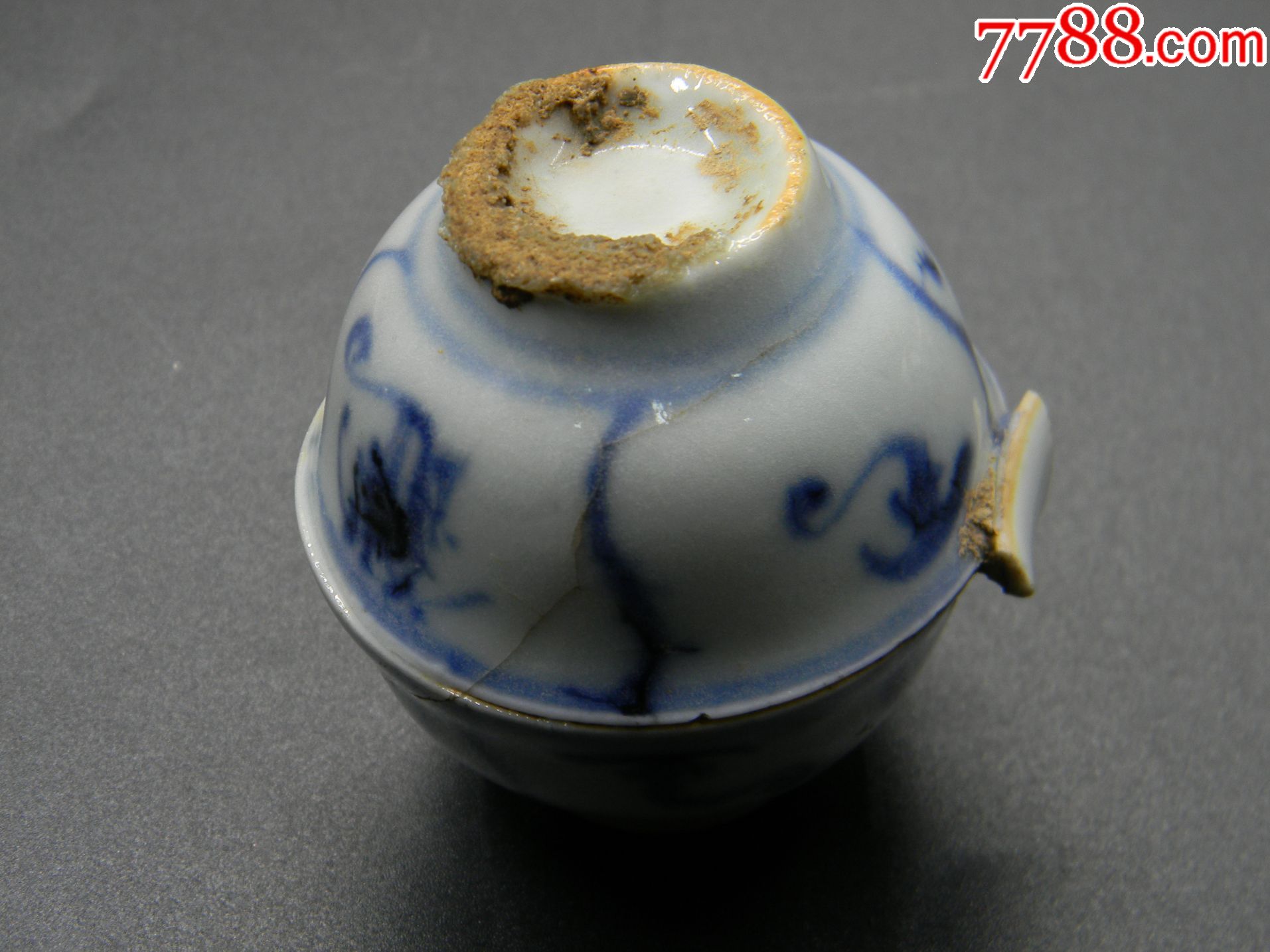 明代连体瓷酒盅