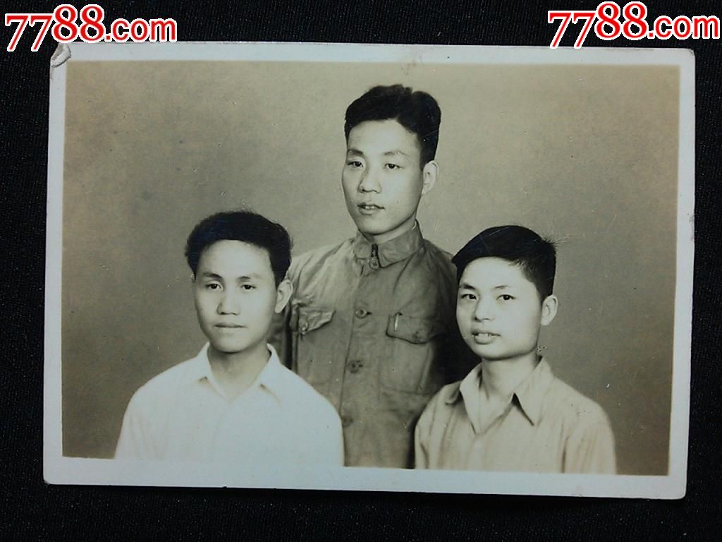 n五十年代老照片学友三兄弟尺寸68x48公分
