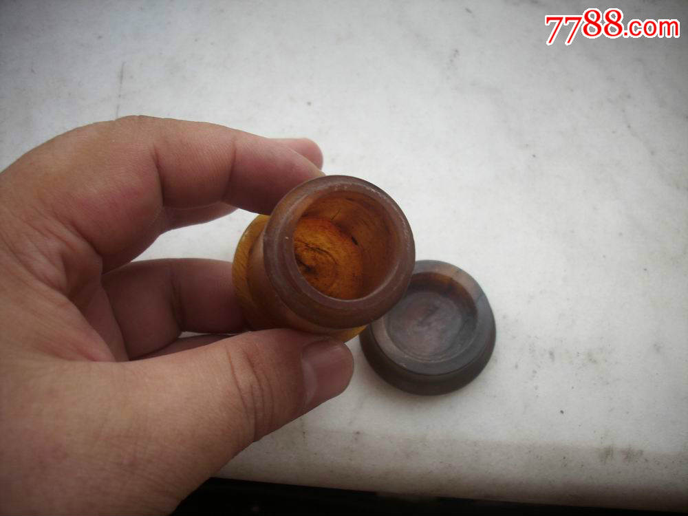 清代-装鸦片大烟的-牛角烟膏盒!高5厘米,底直径3.5厘米