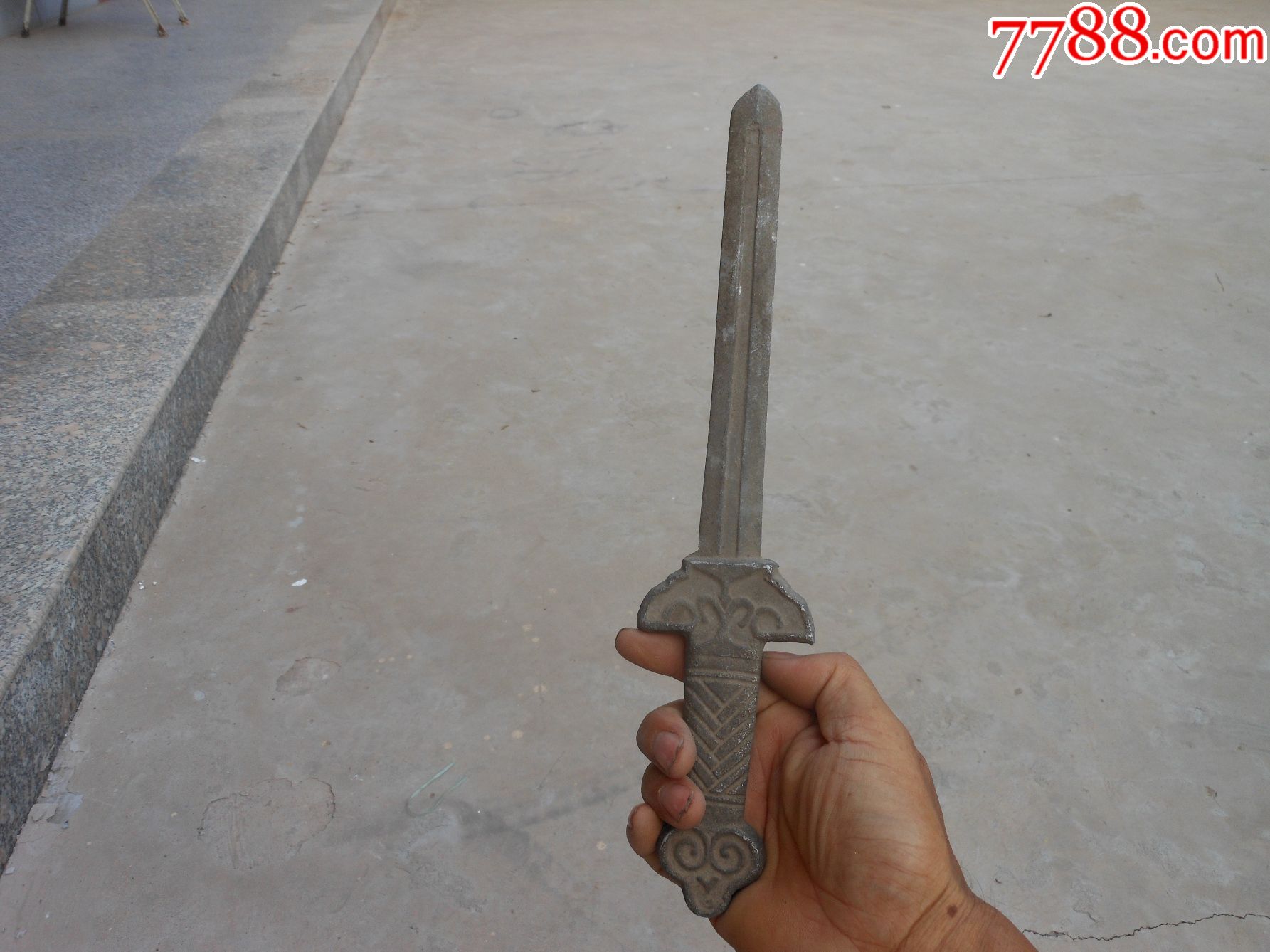 一把铝剑35厘米*7厘米*1厘米