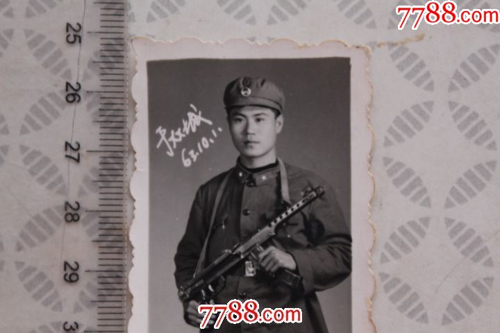 一支钢枪手中握-军人-冲锋枪-于双城-63.10.
