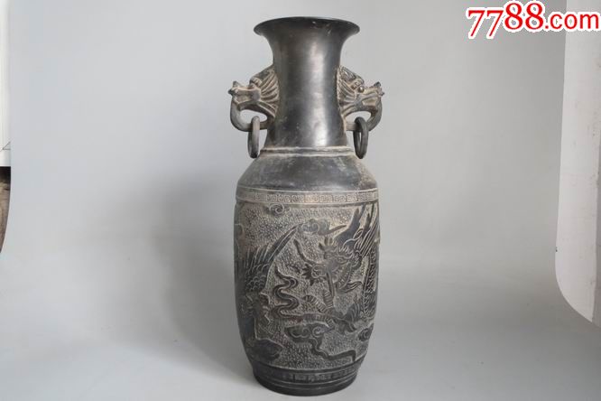 龙衔环耳黑陶剃刻龙凤纹瓶一只