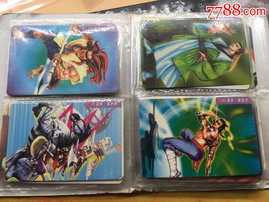 水浒加三国镭射闪卡套送25袋小浣熊干脆面