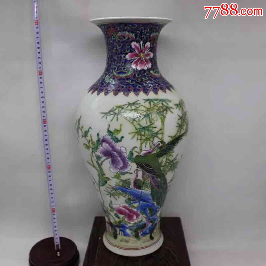 老厂瓷清康熙年制粉彩花鸟观音花瓶