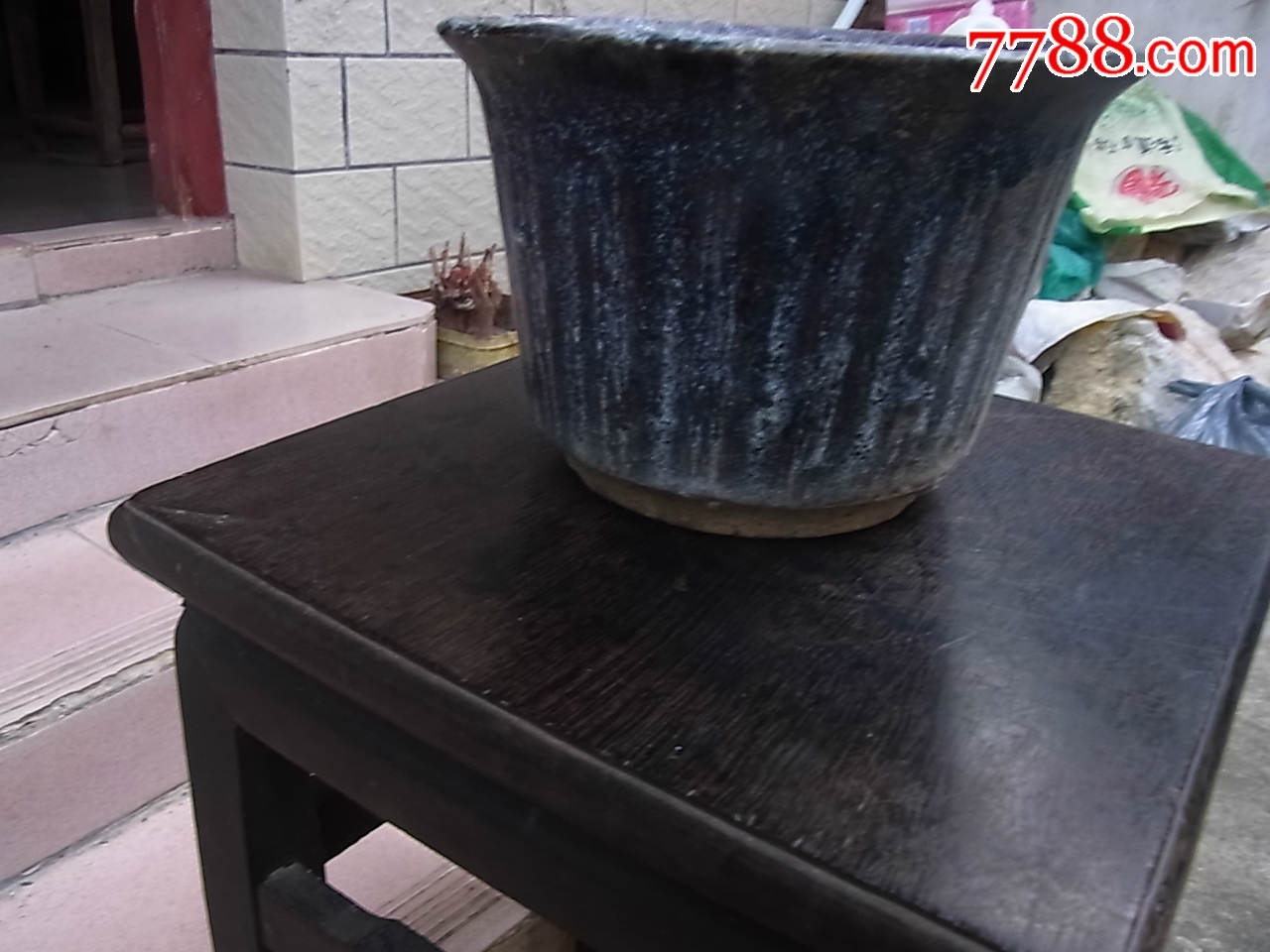 一个解放初老石湾钧釉花盆