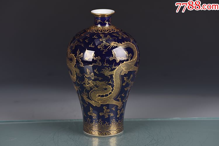 清代乾隆霁蓝釉描本色金云龙纹梅瓶