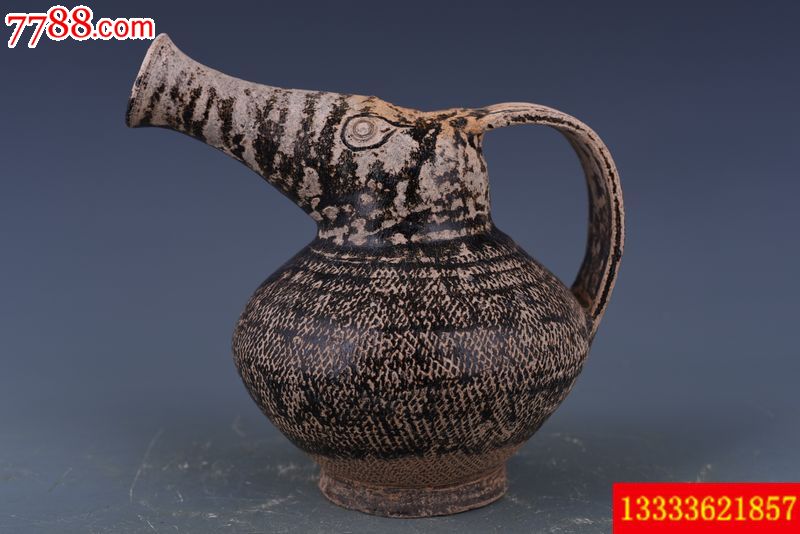 西周时期德清窑人面执壶18x20厘米