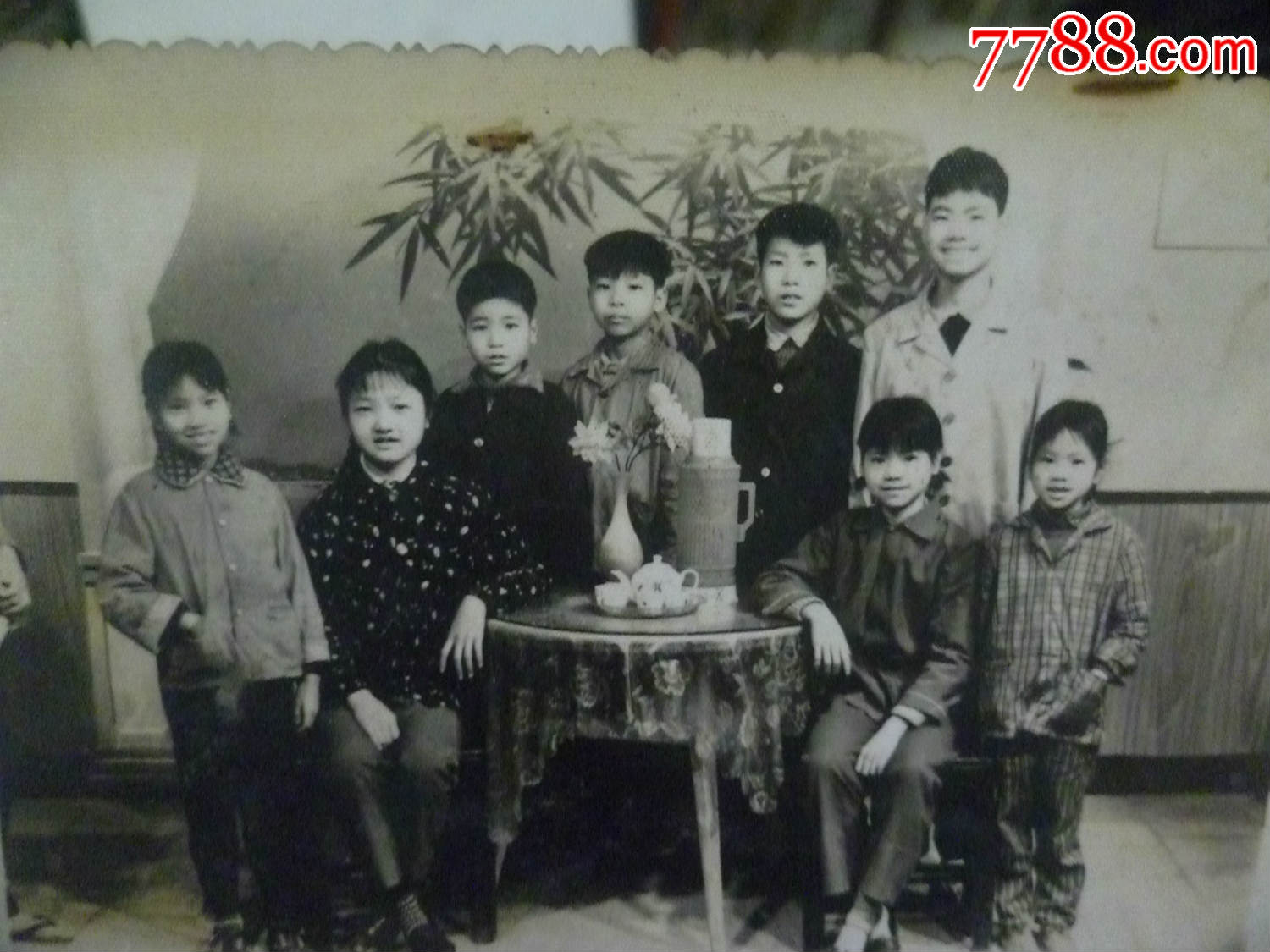 60年代兄弟姐妹8人儿童合影老照片抢购价