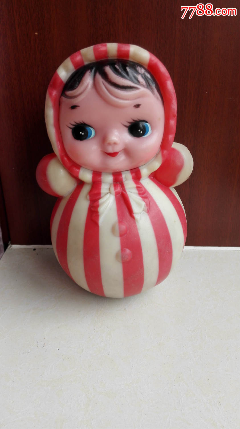 怀旧经典收藏七八十年代红白条娃娃脸响铃不倒翁玩具