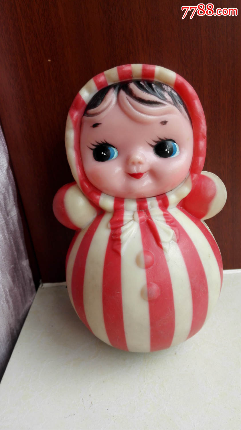 怀旧经典收藏七八十年代红白条娃娃脸响铃不倒翁玩具