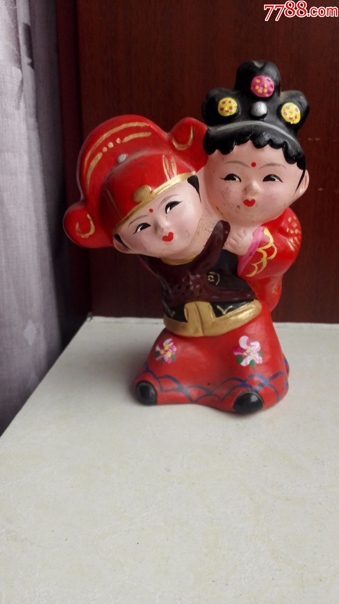 怀旧经典收藏新婚快乐红色人物泥塑高16厘米