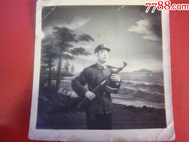 文革,【手握钢枪*保卫海疆*文革士兵*留念～4寸/黑白照】品佳!少!