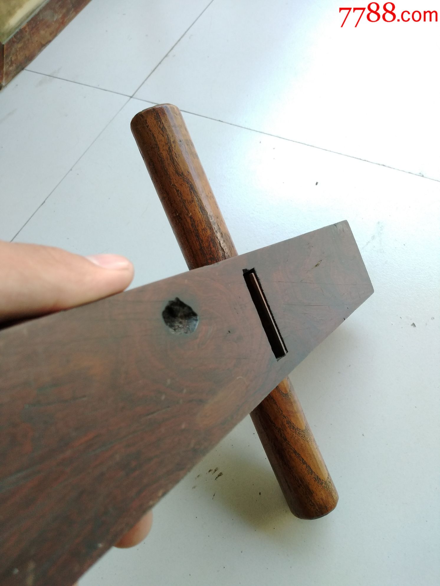 花纹漂亮的木工刨子