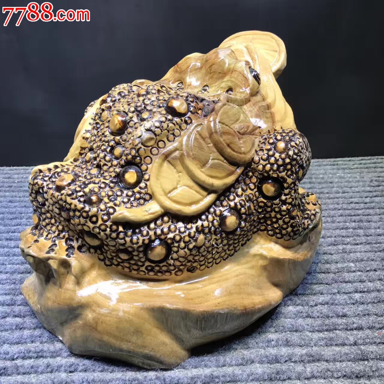 金蟾富贵自足吐宝发财