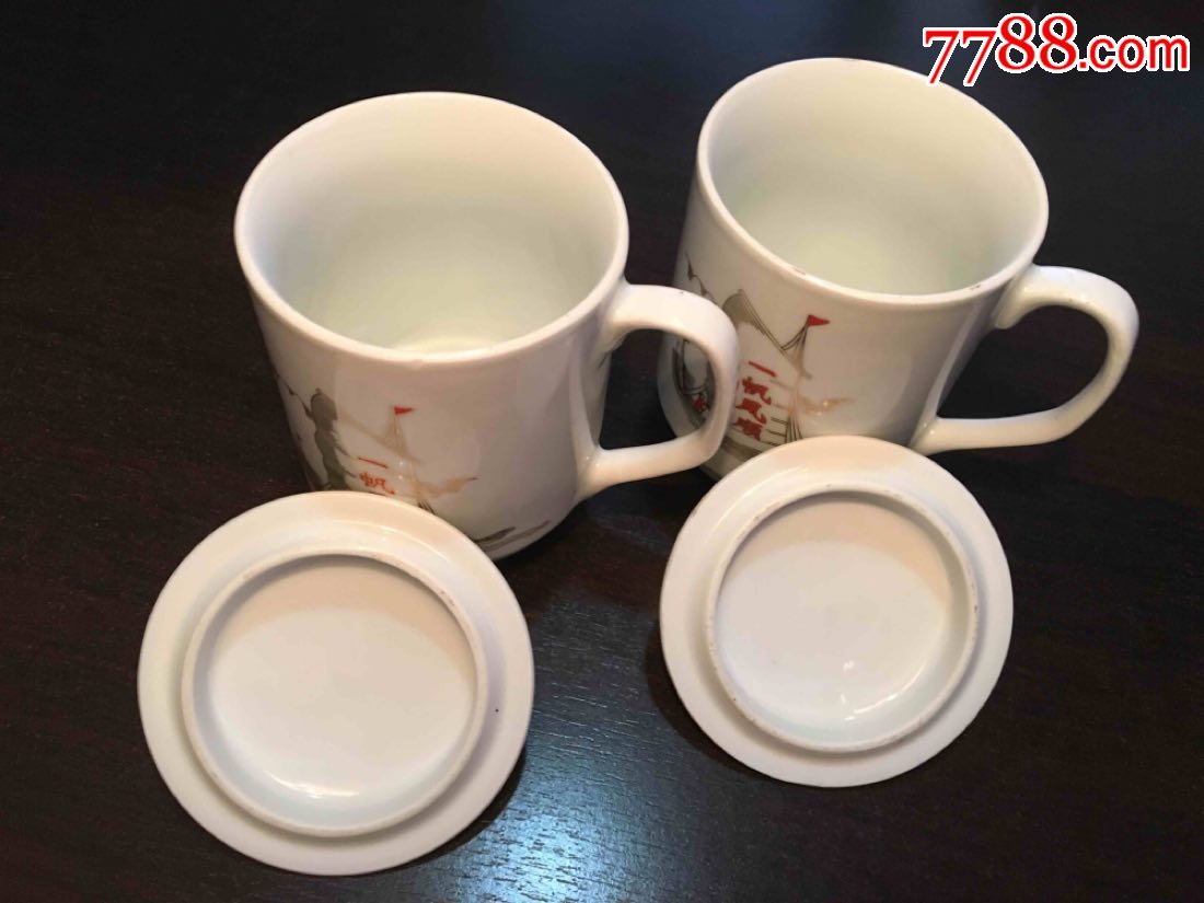 八十年代景德镇出品釉里红描金带盖茶杯一对