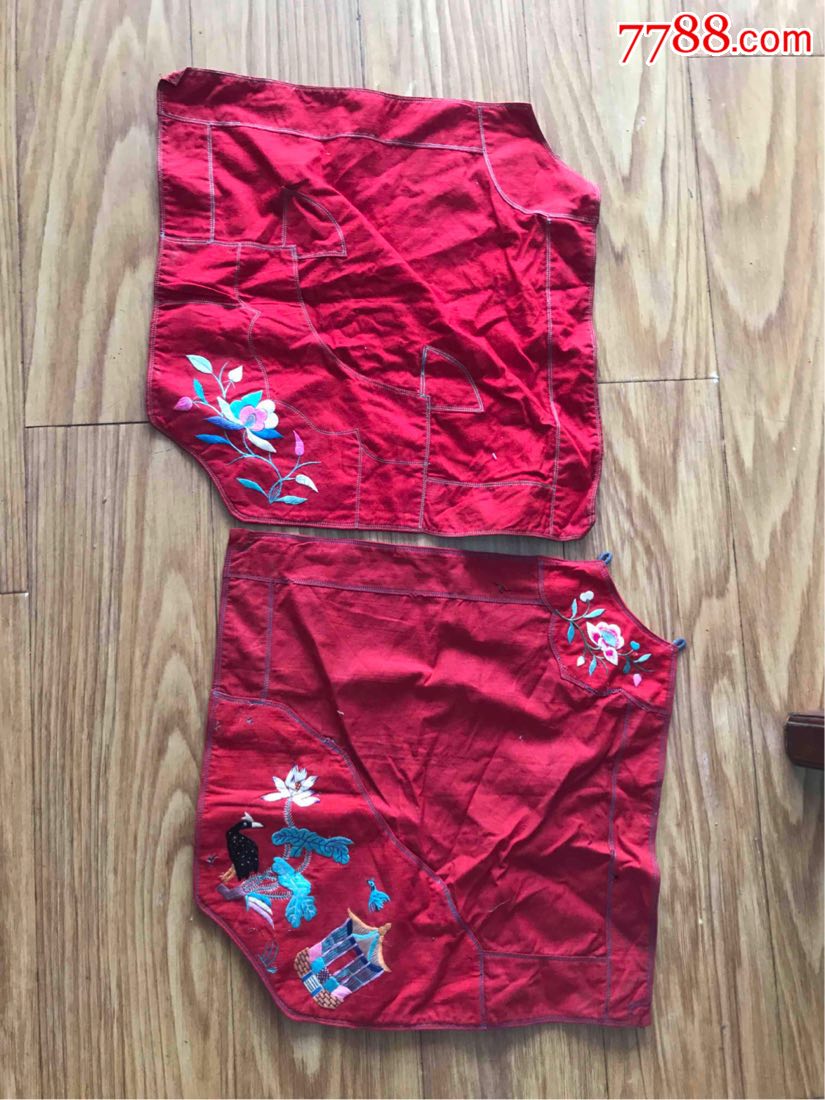 民国绣花肚兜两片