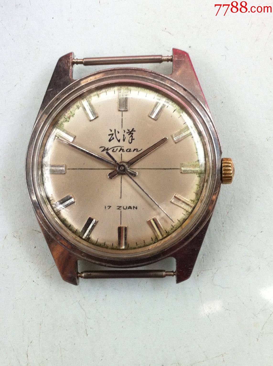 非常少见中文武汉牌机械手表,摆轮下有次字,底盖特别