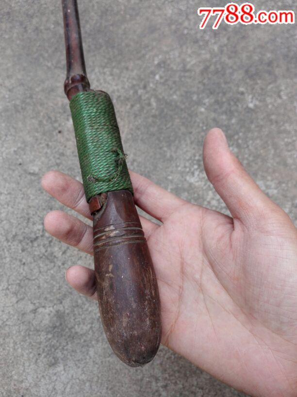 老牛皮鞭子,杆长一米五,鞭长一米二五.品相如图.