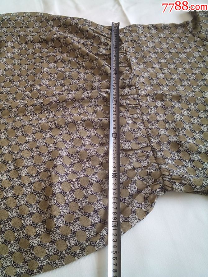 老式连衣裙一件(请仔细阅图,品严者慎拍)