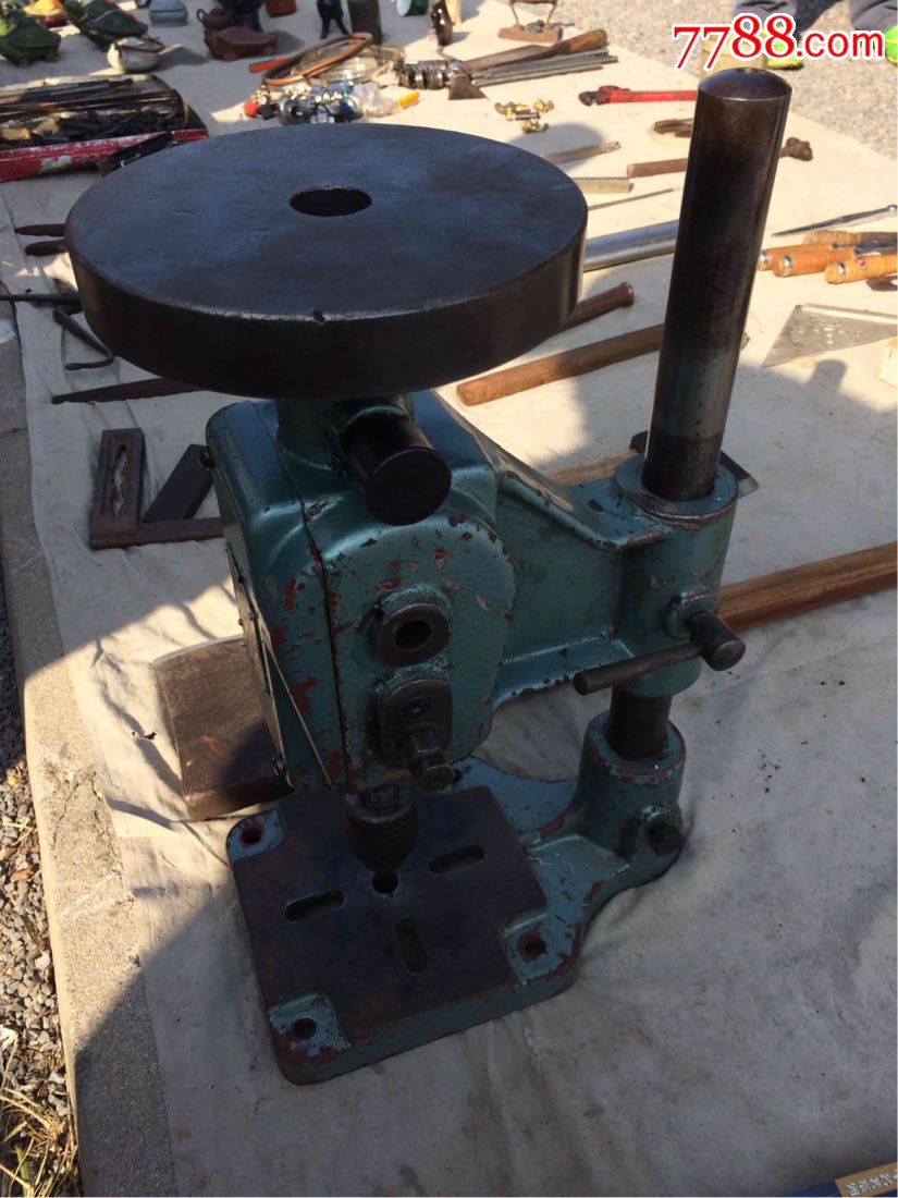 品相好的77年国营上海飞跃工具厂手摇台钻