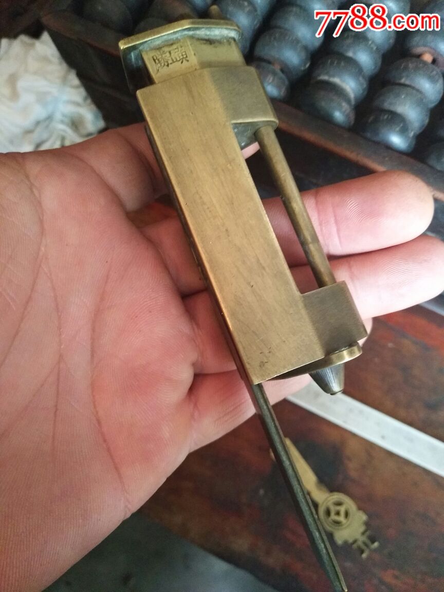 清代带机关老铜锁