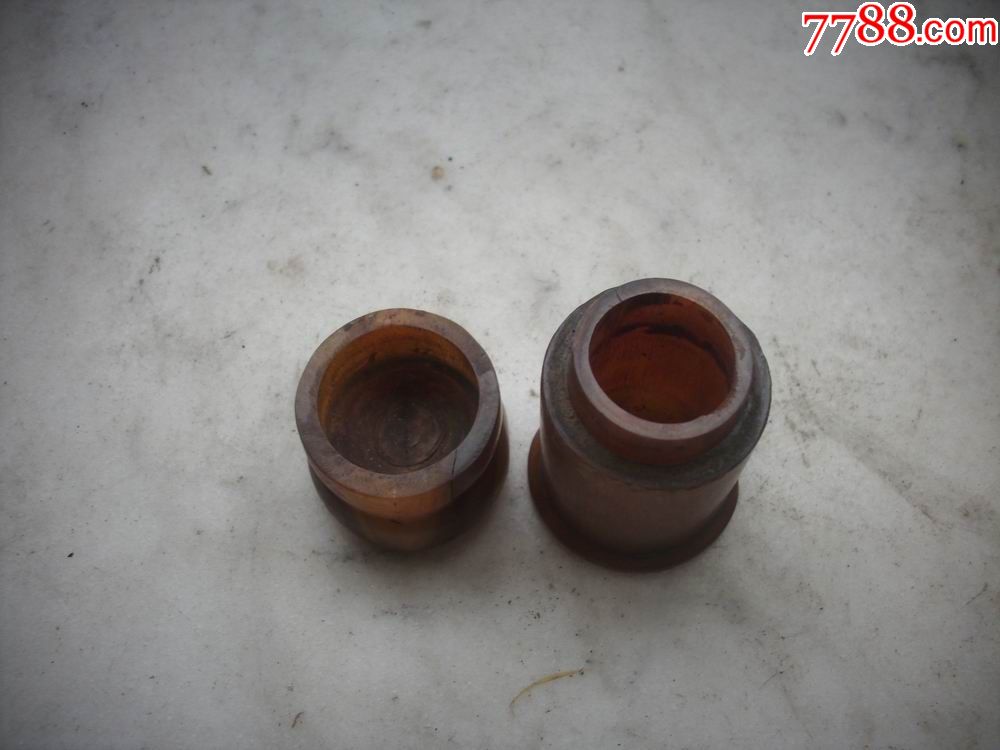 清代-装鸦片大烟的-牛角烟膏盒!高5厘米,底直径2.8厘米