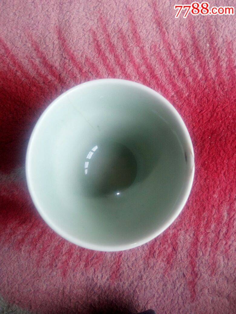 元代龙泉窑印花压手杯