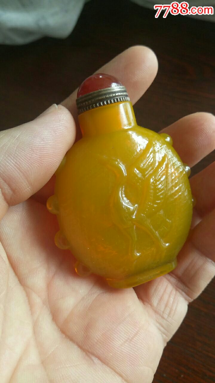 古法琉璃鸡油黄鼻烟壶