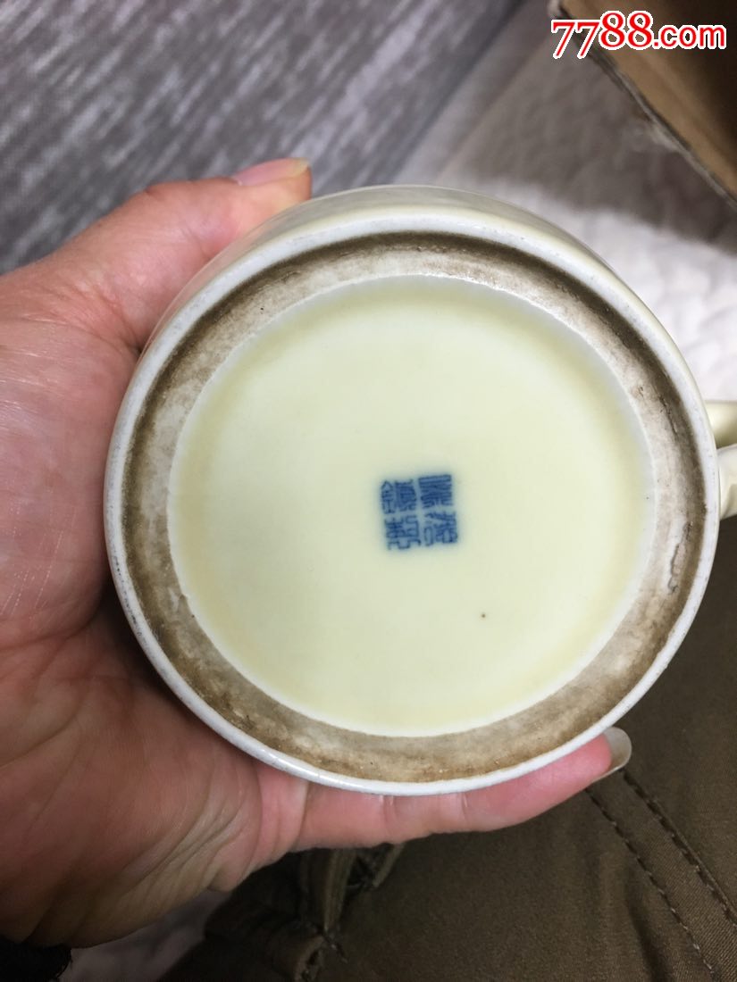 文革(青花底款景德镇制)美品原盖立体菊花茶杯一对