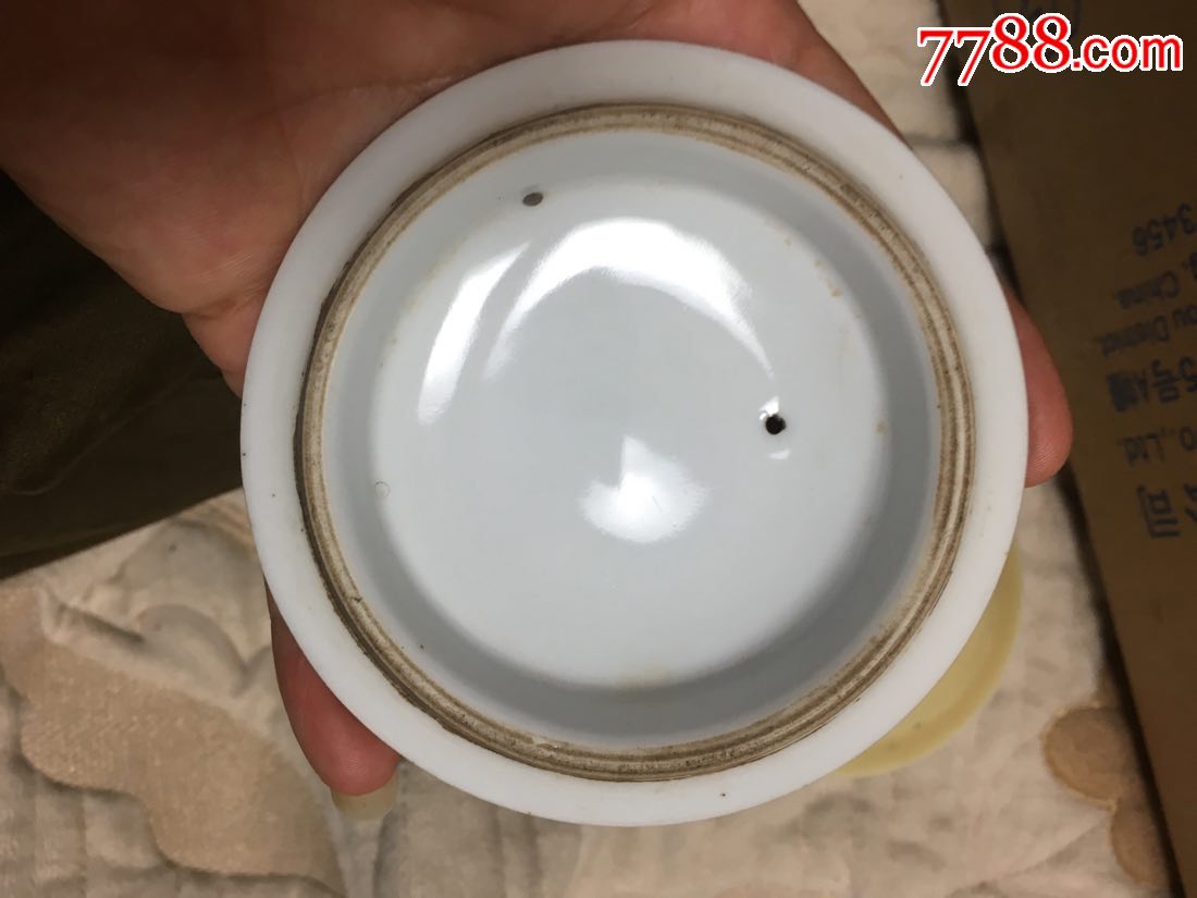 文革(青花底款景德镇制)美品原盖立体菊花茶杯一对