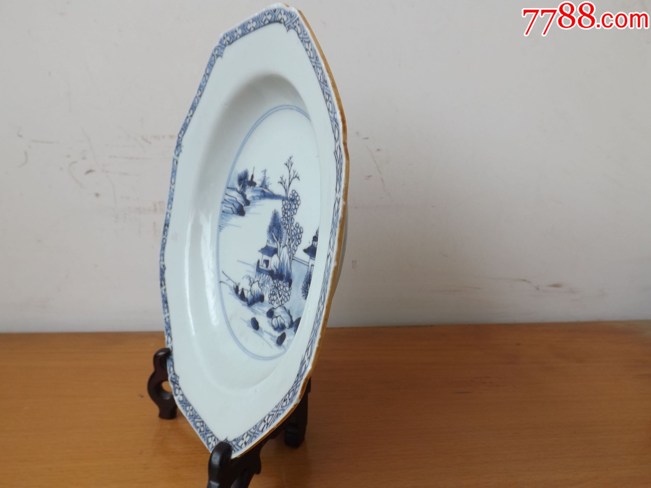 清乾隆青花山水纹八角盘