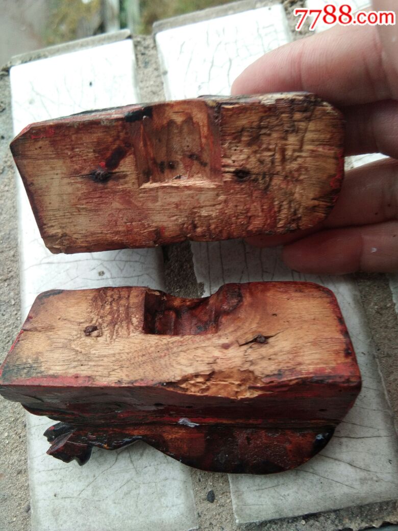 清代朱红鎏铜梅花鹿门枢套