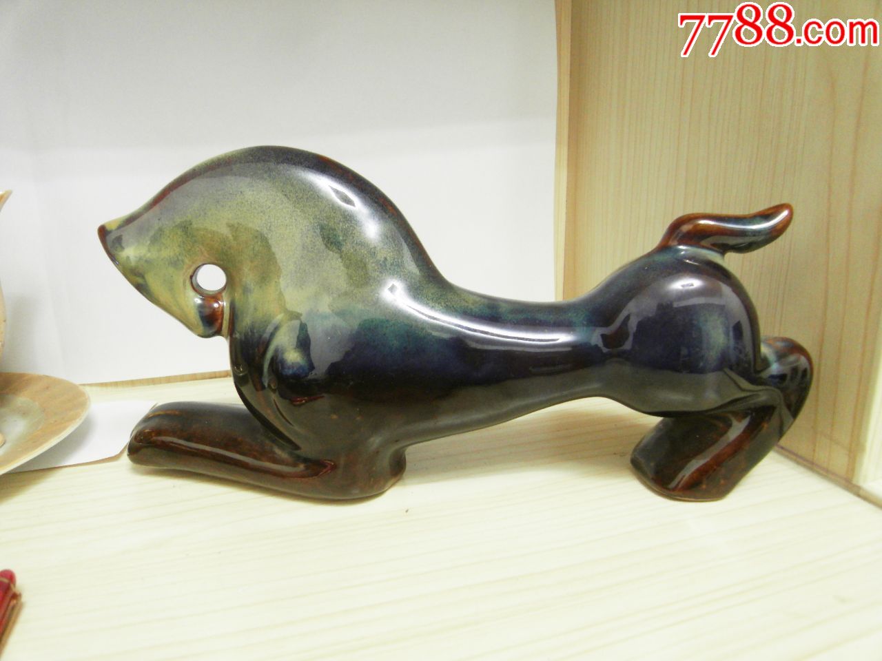 韩美林大师设计的窑变卧马