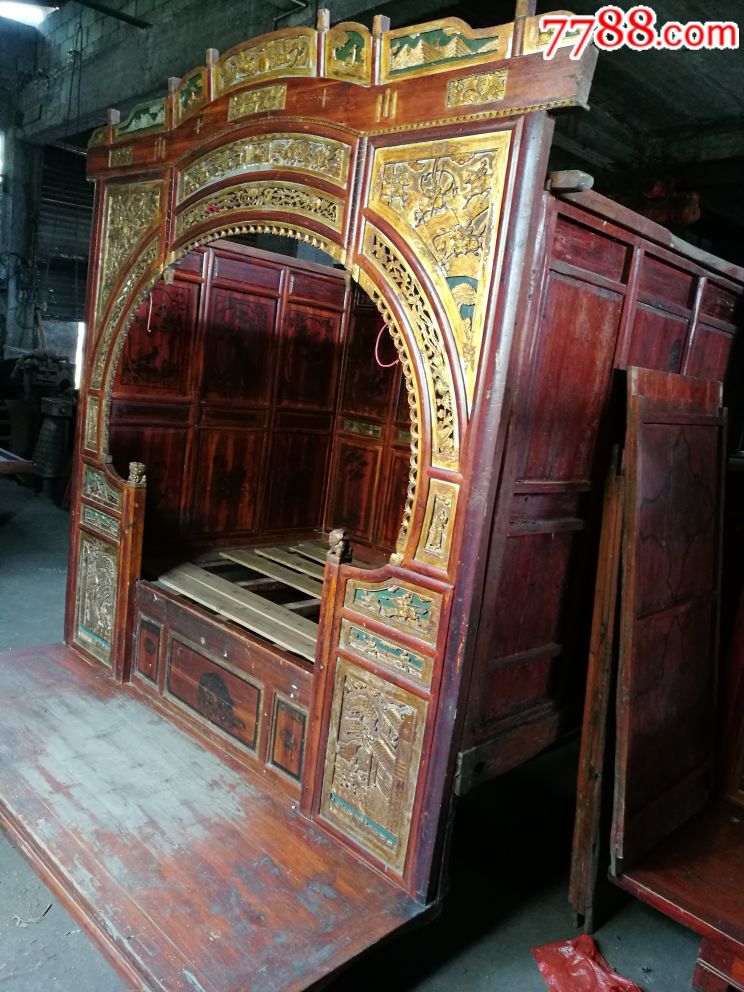 带脚踏板的老木雕戏曲婚庆老床拔步床微信rose95279527