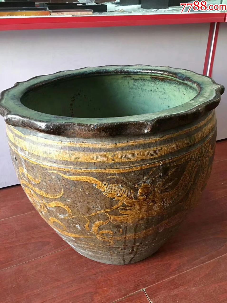 清代花口龙纹大卷缸