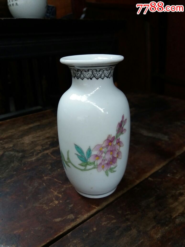 80年代景德镇制工艺瓷小花瓶(花鸟图)