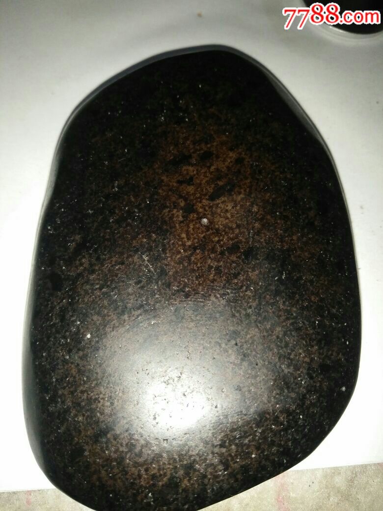 新疆和田玉籽料皮壳乌鸦黑原石